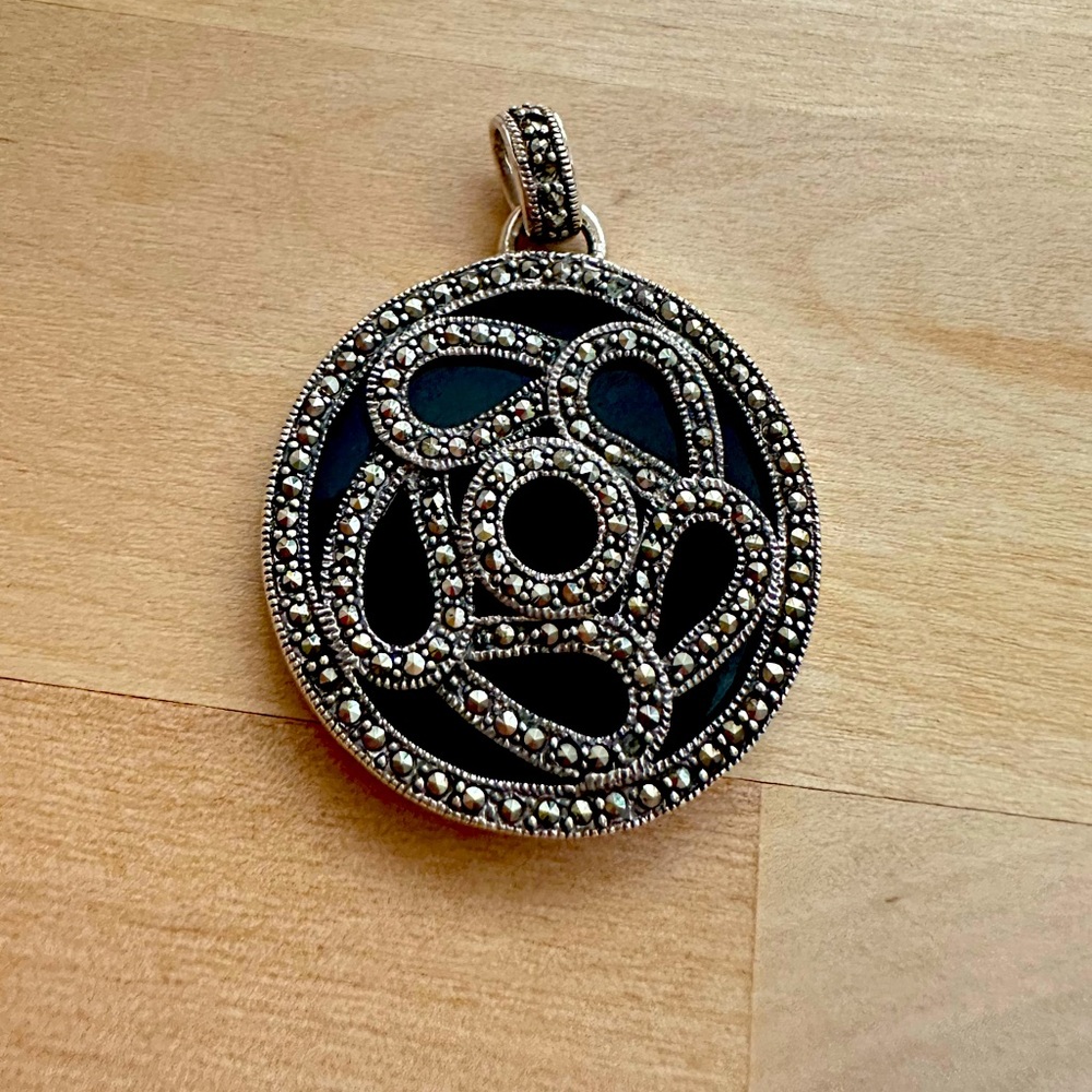 MARQUISETTE Flower pendant